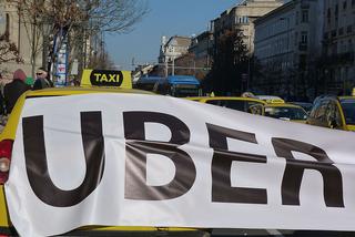 „Obywatelskie ujęcie” kierowcy Ubera przez taksówkarzy w Warszawie [ZDJĘCIA]
