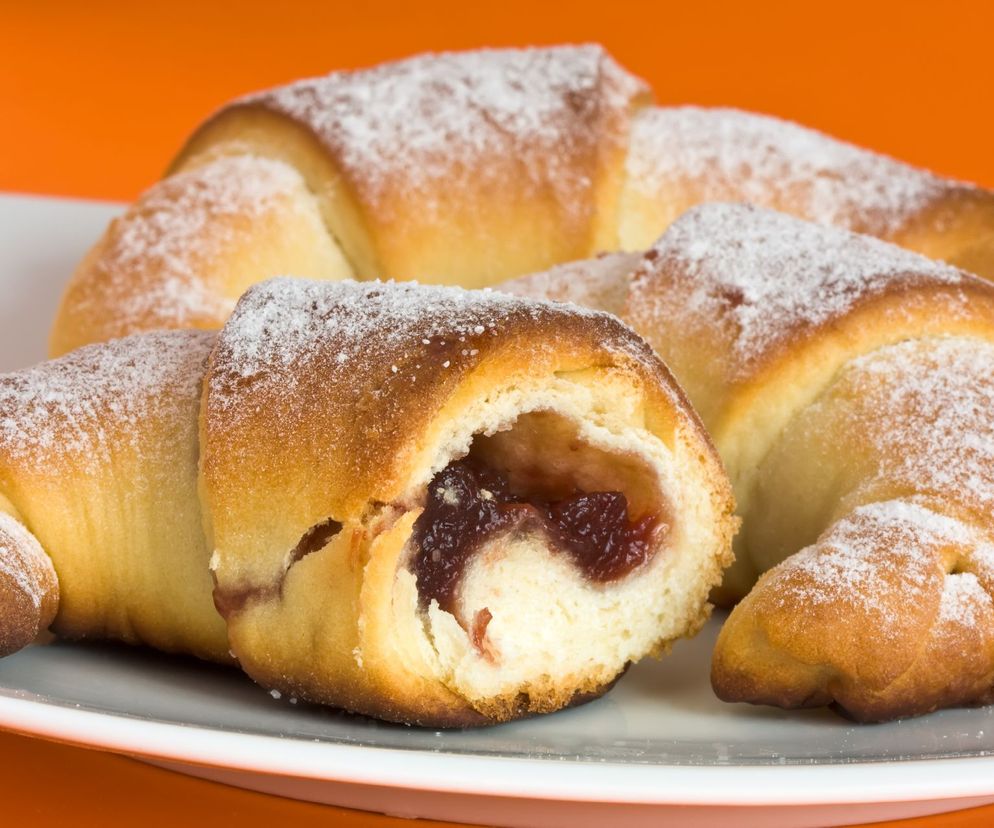 Sprawdzony przepis na rogaliki drożdżowe - puchate, z nadzieniem jakie sobie wymarzysz!