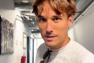 M jak miłość nowy sezon. Olek (Maurycy Popiel) na planie