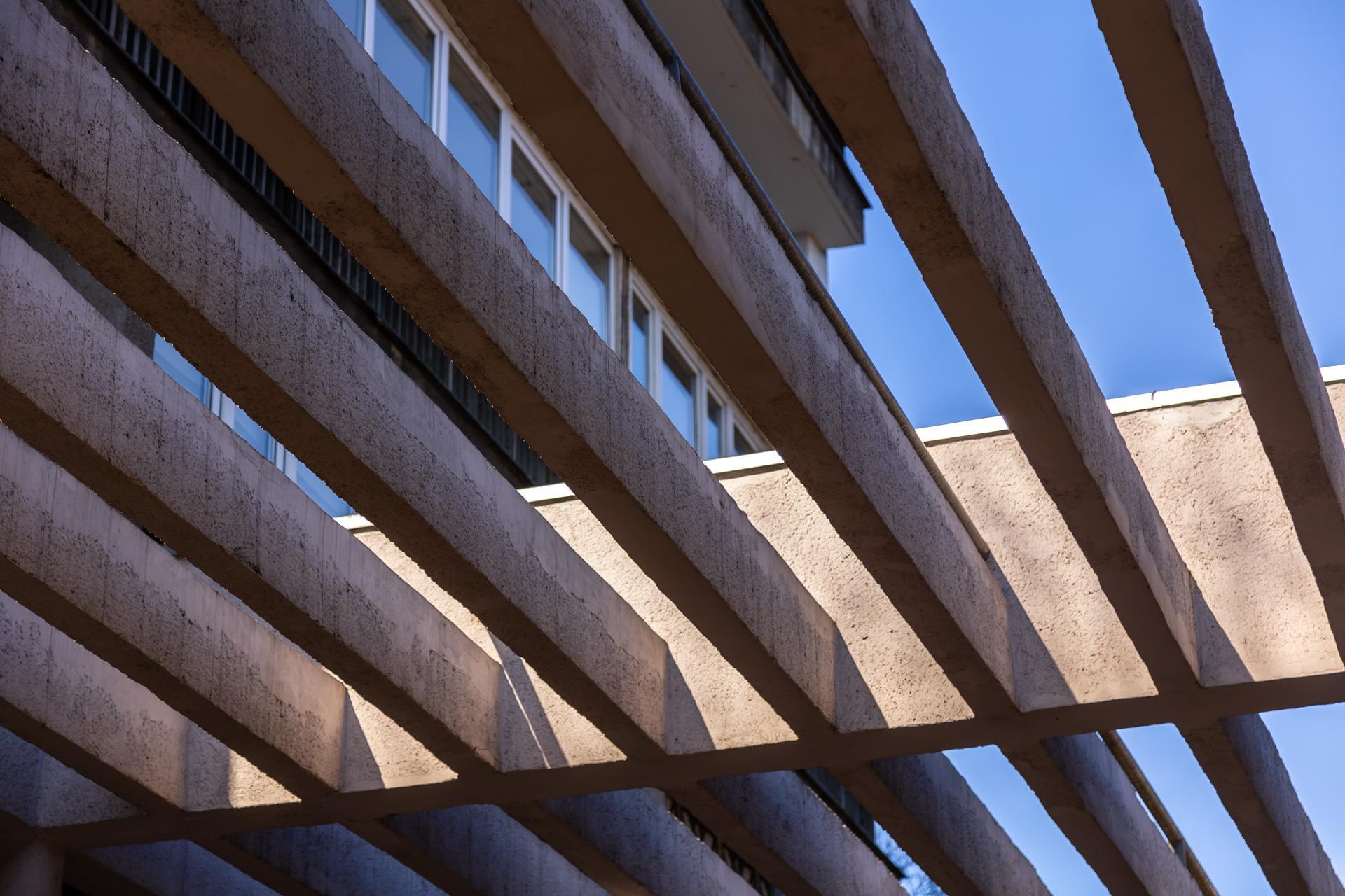 Młotek na Smolnej 8 w Warszawie. Zobacz zdjęcia symbolu luksusowych mieszkań w PRL-u