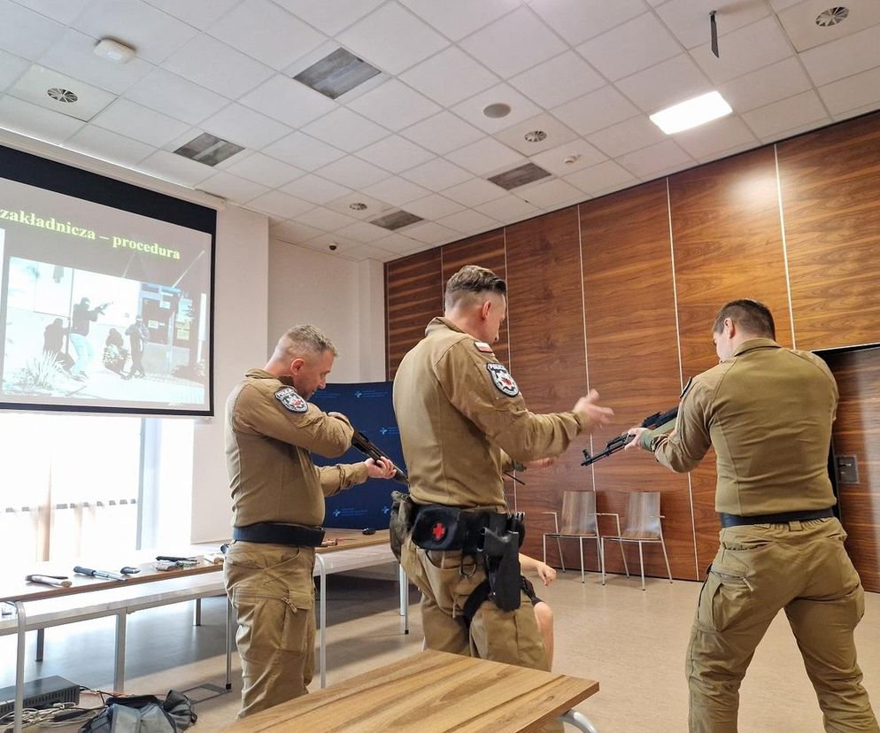 Jak przetrwać atak w szpitalu? Krakowska policja szkoli medyków z procedur antyterrorystycznych