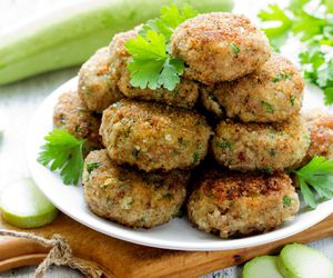 Kotlety z indyka z cukinią pieczone: dietetyczny przepis fit