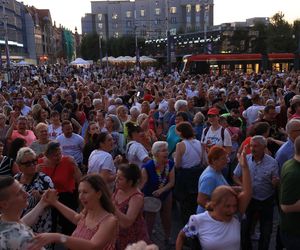Potańcówka przed Teatrem Śląskim w Katowicach (09.08)