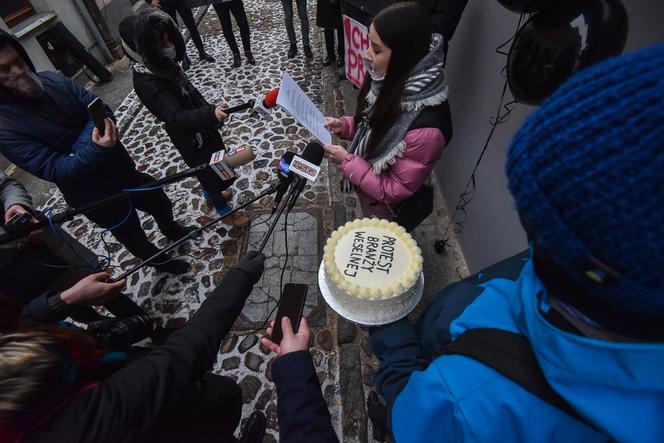 Protest branży weselnej w Toruniu. List do rządu, postulaty i tort