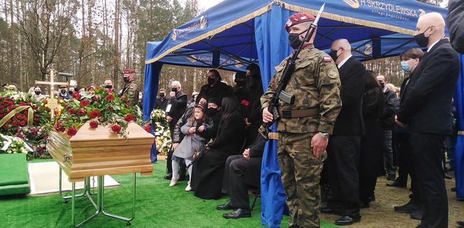  Pogrzeb Krzysztofa Krawczyka. Cmentarz w Grotnikach.
