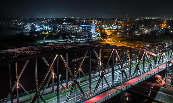 Nowy "stary" most im. Piłsudskiego w Toruniu. Nocna sceneria zachwyca