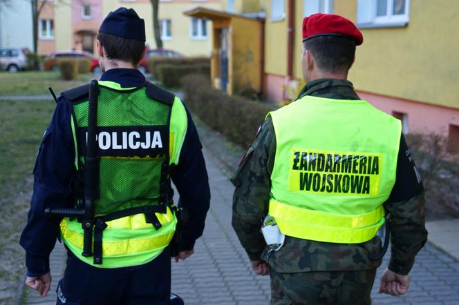 Wojsko na ulicach Bydgoszczy. Pomaga egzekwować obowiązujące obostrzenia