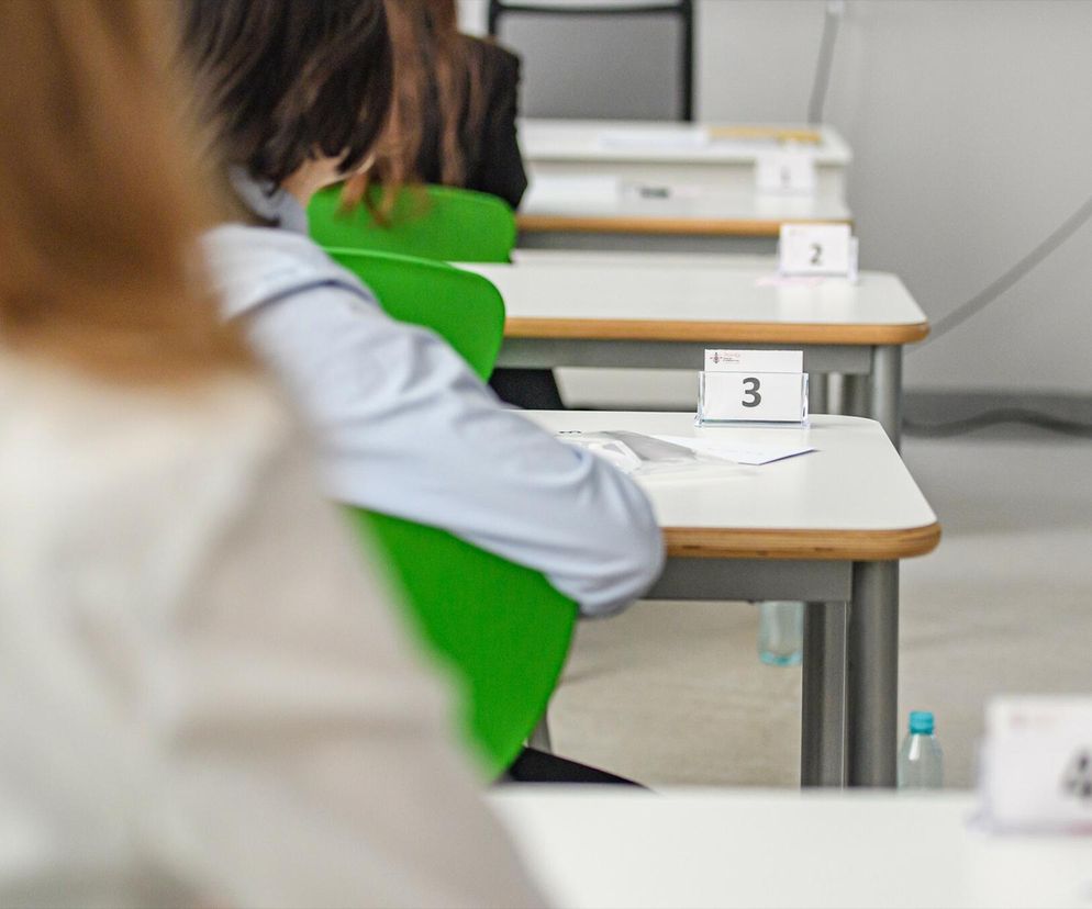 Egzamin ósmoklasisty angielski 2025 NA ŻYWO. Jakie zadania w arkuszu CKE? Blog czy e-mail? [RELACJA]