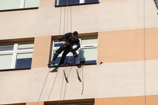 Strażacy z woj. lubelskiego odwiedzili pacjentów Uniwersyteckiego Szpitala Dziecięcego w Lublinie