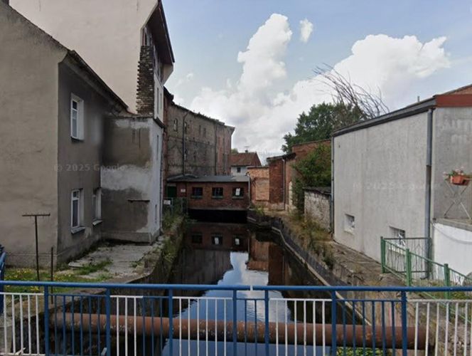 To miasto nazywane jest "Małą Wenecją Północy". Można doliczyć się tu kilkunastu mostów