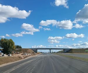 Niedaleko Białegostoku nowa droga pnie się w górę! To kolejny odcinek S19 na Podlasiu