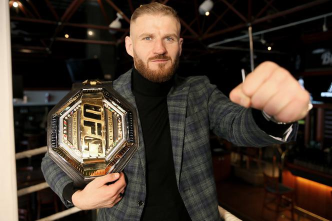 Błachowicz - Teixeira Transmisja TV NA ŻYWO Gdzie oglądać UFC 267 Błachowicz w TV dzisiaj Na jakim programie UFC dzisiaj 30.10