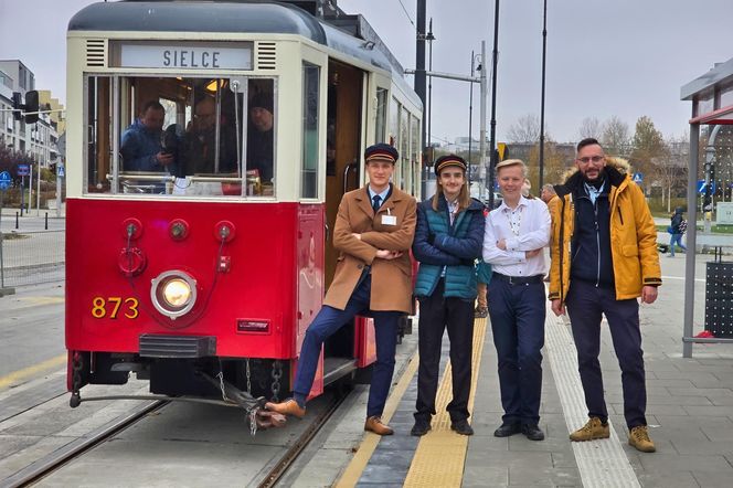 Zabytkowym tramwajem na Święto Niepodległości