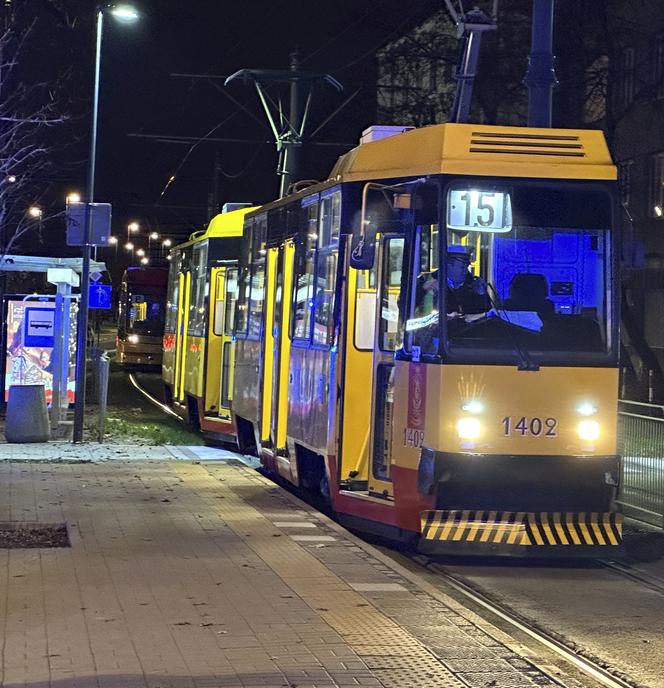 Makabryczny wypadek na Żoliborzu. 17-latka ciągnięta przez tramwaj. Ulicę zalała krew