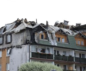 Blok przy ul. Powstańców w Ząbkach po pożarze