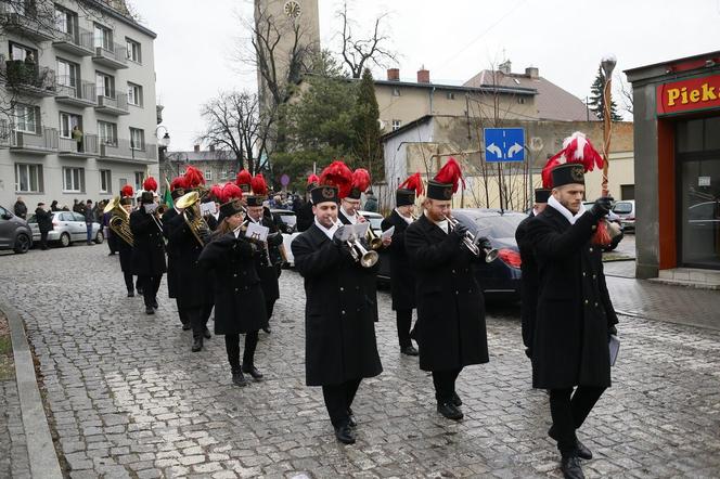 Pogrzeb Krzysztofa Respondka. Artystę żegnali rodzina i przyjaciele. Wśród nich m.in. Michał Wiśniewski i Robert Janowski