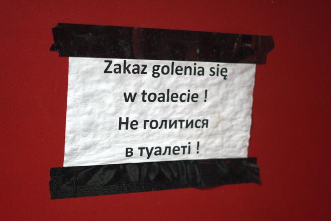 Oto najdroższe toalety w Warszawie. Zdjęcia nie oddają smrodu, jaki w nich panuje. My za to musimy płacić!