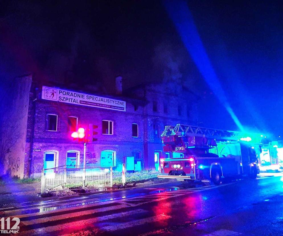 Nocny pożar kamienicy w Zabrzu-Rokitnicy
