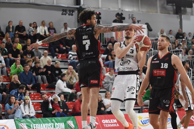 Legia Warszawa wygrała 87:76 z Energą Czarnymi Słupsk