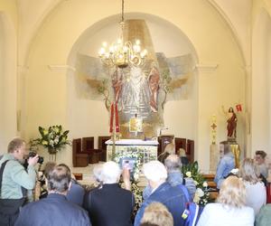 Tłumy żegnały Kamilka z Częstochowy. W niebo poleciały baloniki, po policzkach płynęły łzy