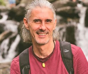 Zniknął po cichym rozwodzie z Chylińską. Tak dziś wygląda były mąż gwiazdy - Kris Krysiak