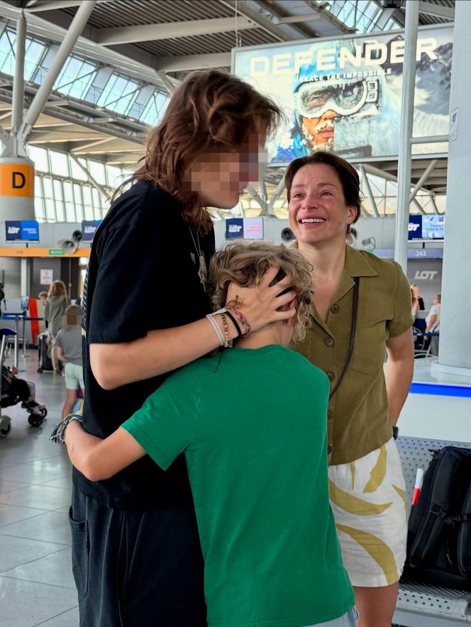Anna Dereszowska zalała się łzami na lotnisku