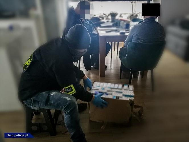 Viagra oraz leki przeciwbólowe i nasenne sprzedawane w Internecie