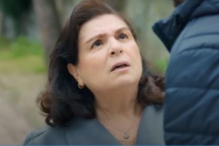 Ege będzie opiekował się Zeynep, a Bulent zacznie podejrzewać, że coś ich łączy.