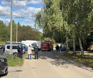 Broń i materiały wybuchowe w mieszkaniu. Konieczna ewakuacja bloku w Olsztynie