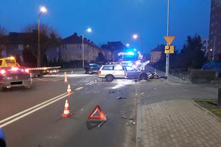 19-latek nie ustąpił pierwszeństwa i wjechał w auto! Ranna kobieta [ZDJĘCIA]