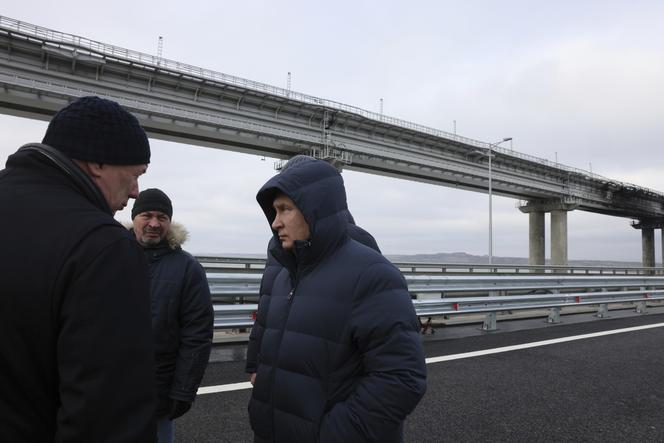 Putin wizytował most krymski? "Nie ma takich jaj, wysłał sobowtóra". Są dowody!