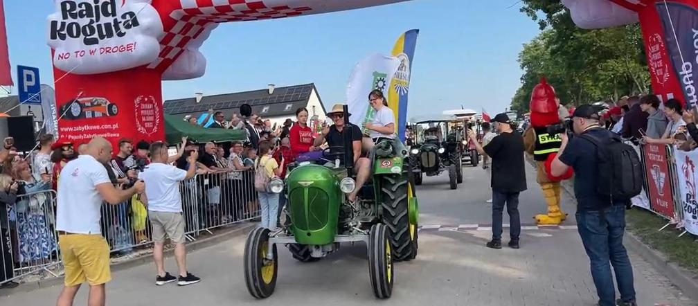 Wystartował słynny Rajd Koguta! Na trasie kilka tysięcy zabytkowych aut 