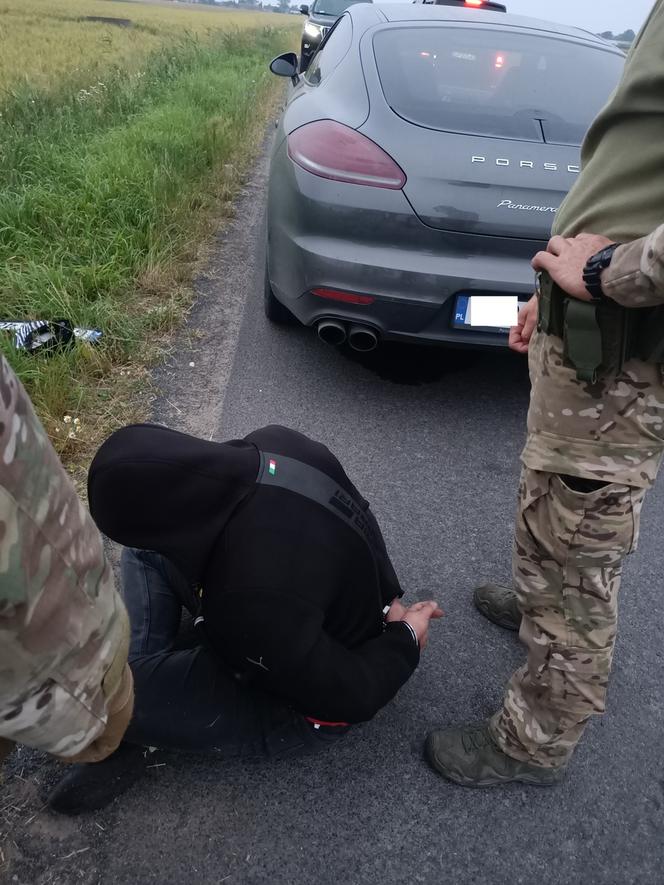 Łódzcy policjanci rozbili gang kradnący luksusowe samochody