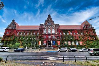 Tutaj złota polska jesień jest najpiękniejsza! Muzeum Narodowe we Wrocławiu aż lśni! [ZDJĘCIA]