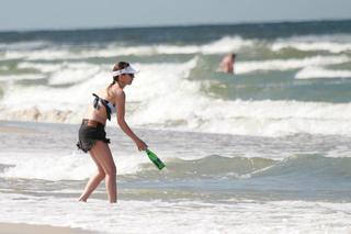 Agnieszka Dygant. Przykryła piersi chusteczką