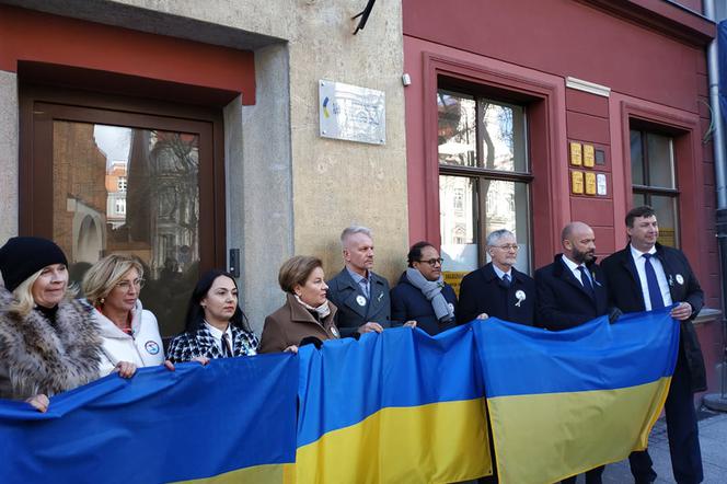 SOLIDARNI Z UKRAINĄ. Władze Wrocławia zabierają głos. Konsul Generalny Ukrainy: rezerwiści ukraińskiej armii są gotowi wrócić do ojczyzny