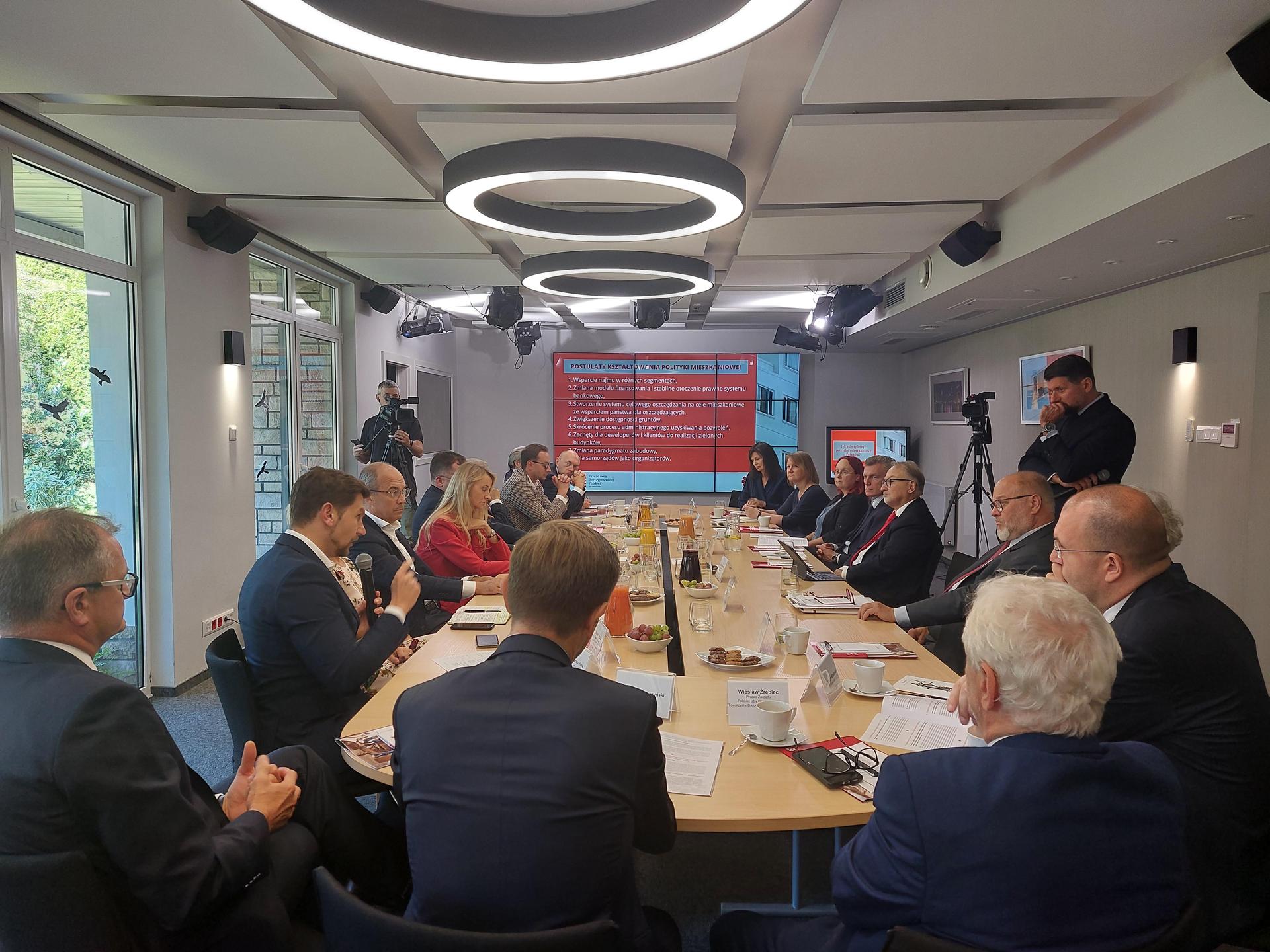 Uczestnicy debaty Qvo vadis polityko mieszkaniowa? Jak zabezpieczyć potrzeby mieszkaniowe Polaków? 