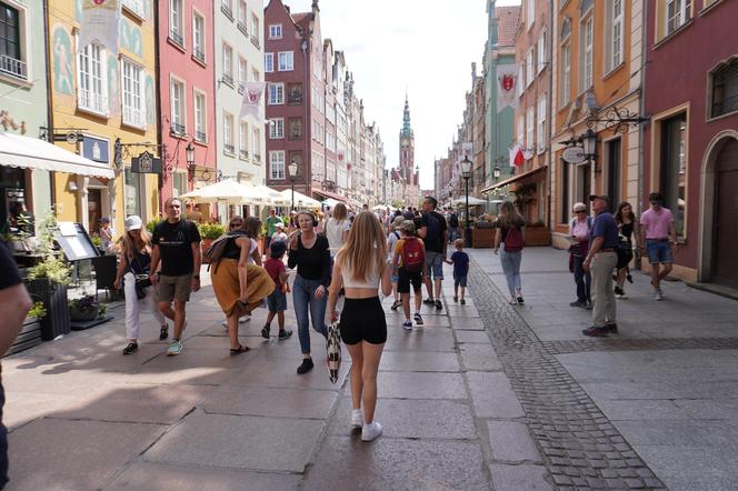 Tłumy turystów w Gdańsku. Ulice pękają w szwach