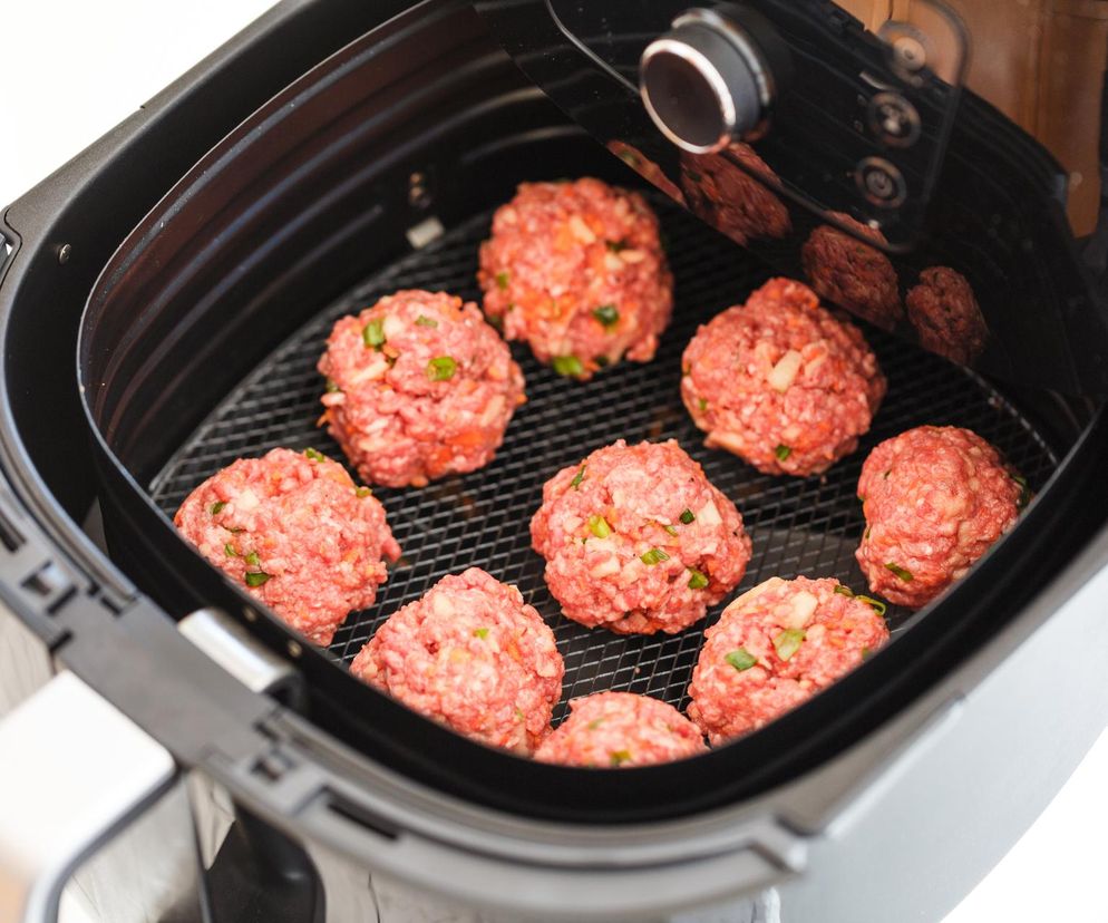 Pysznie, szybko i bez tłuszczu. Klopsiki z air fryera to idealny sposób na obiad