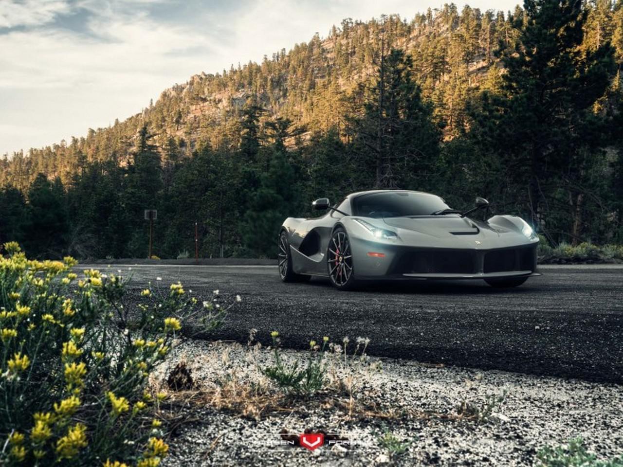 Ferrari LaFerrari na kołach Vossen