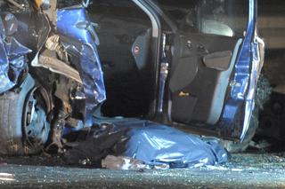 Dziekanów Leśny: Wypadek. Nie żyje pasażer stojącego na poboczu auta, w które uderzył bus GALERIA