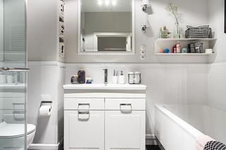 Mała łazienka w bloku