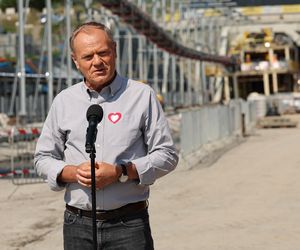 Donald Tusk w Męcinie. Premier odwiedził budowę największego tunelu kolejowego w Polsce