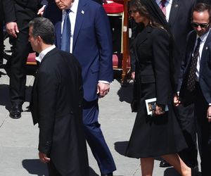 Gafy polityków na pogrzebie papieża Franciszka! Telefony i stroje