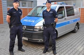 Lubelskie: Nie mógł się sam wydostać z płonącego budynku. Na ratunek ruszyli policjanci