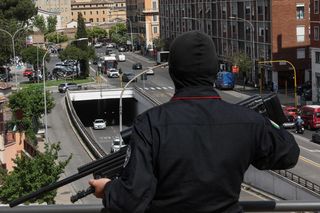 Snajperzy na dachach w Watykanie. Nadzwyczajne środki