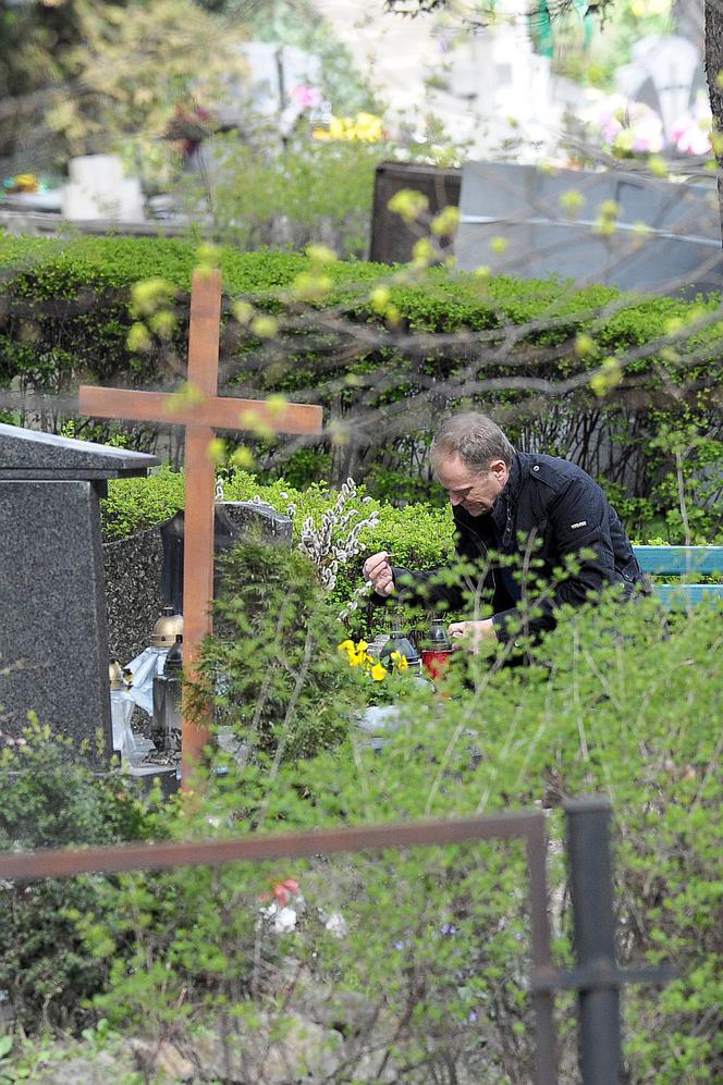 Premier Donald Tusk wybral się na cmentarz. Już 5 lat  tęskni za mamą