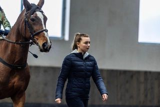 Wyjeżdżam i szukam domu dla mojej 25-letniej klaczy. Ogłoszenie odbiło się szerokim echem. Są i tacy, którzy piszą: Nada się na kiełbasę