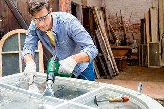 Opalarka nie tylko do usuwania farby. Jak wybrać opalarkę