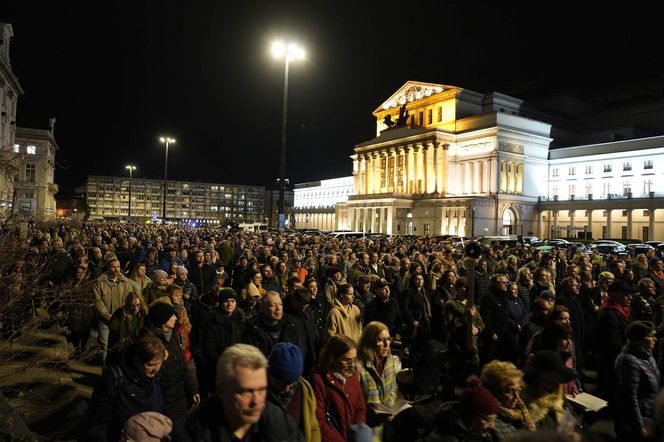 Duże utrudnienia w Warszawie. Tramwaj i autobusy pojadą objazdami. Gdzie spodziewać się zamkniętych ulic?